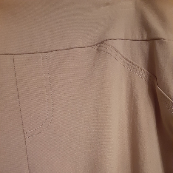 Flattering khaki pants - Picture 4 of 6